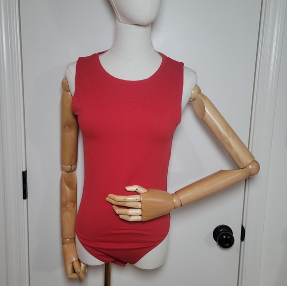Aritzia Babaton Contour Red Chic Bodysuit Size Large - Picture 1 of 13
